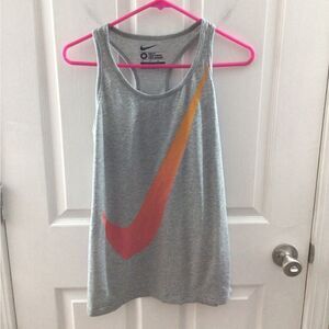 Nike Women’s Swoosh Slim Fit Tomboy Tank Size‎ Medium